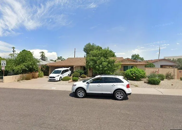 Heated Pool, King Beds, Bbq, Sleeps 10 Holiday home Scottsdale