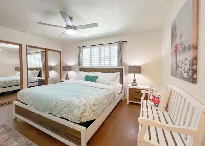 Heated Pool, King Beds, Bbq, Sleeps 10 Holiday home Scottsdale
