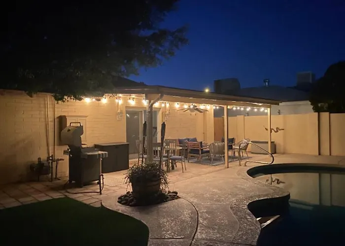 Heated Pool, King Beds, Bbq, Sleeps 10 Holiday home Scottsdale