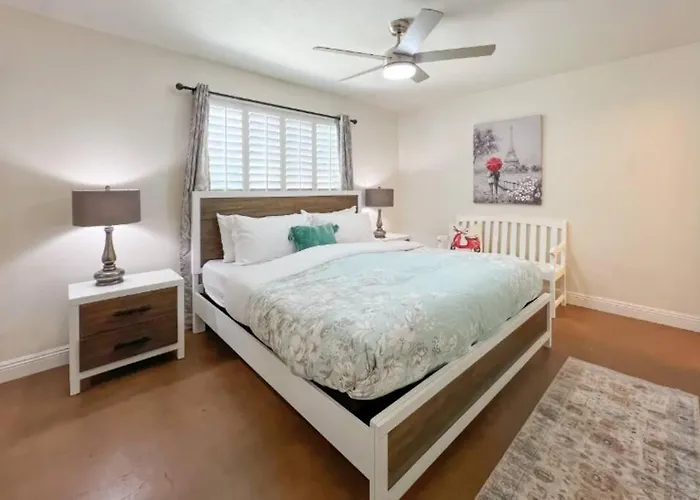 Heated Pool, King Beds, Bbq, Sleeps 10 Holiday home Scottsdale