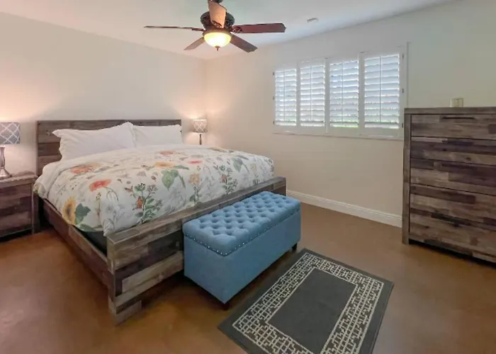 Holiday home Heated Pool, King Beds, Bbq, Sleeps 10 Scottsdale