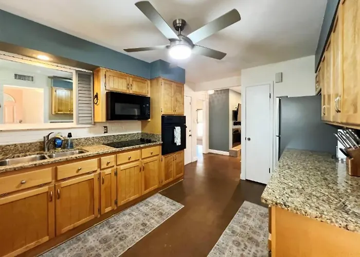 Holiday home Heated Pool, King Beds, Bbq, Sleeps 10 Scottsdale