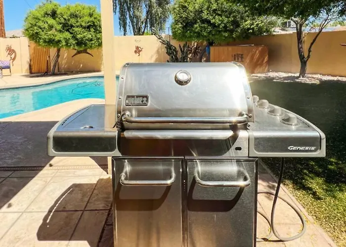 Holiday home Heated Pool, King Beds, Bbq, Sleeps 10 Scottsdale